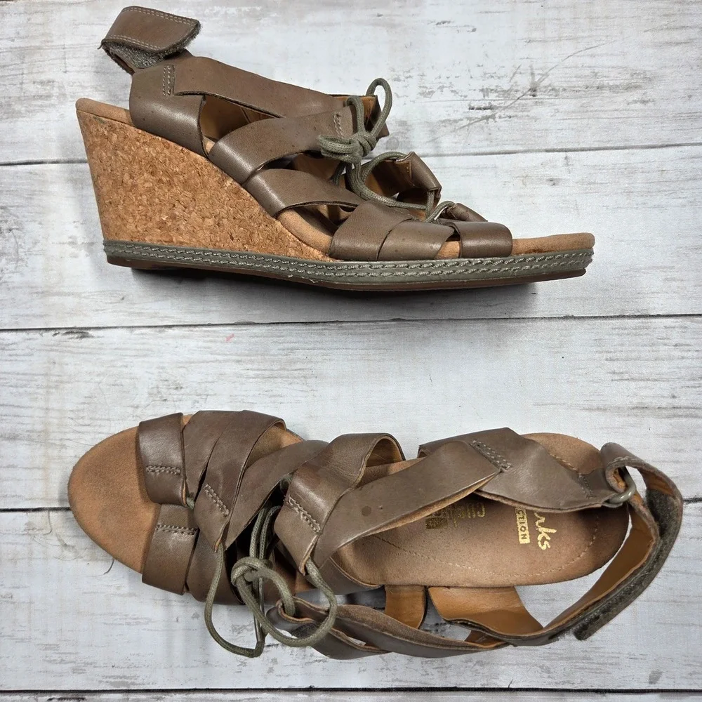 Clarks Collection Wedge Sandals Womens 8.5M Taupe Leather Strappy Cork‎ Heel